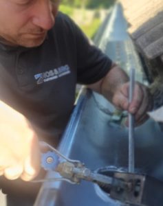 Zinken dakgoot reparatie